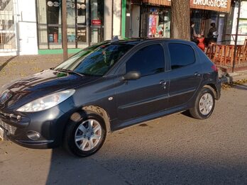 Peugeot 207 compact 2013