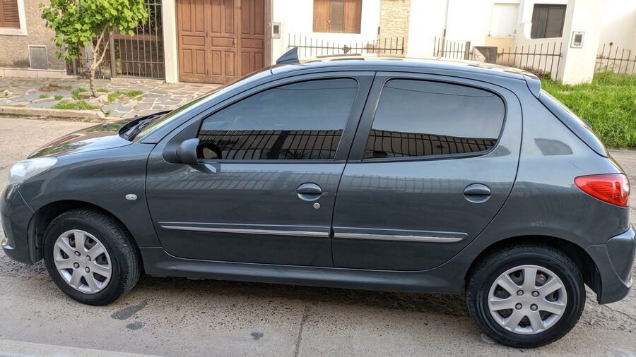 Peugeot 207 compact 2013