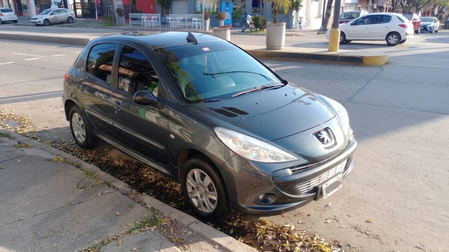 Peugeot 207 compact 2013