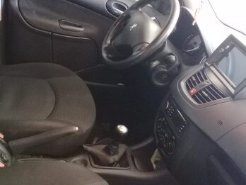 Peugeot 207 compact 2013