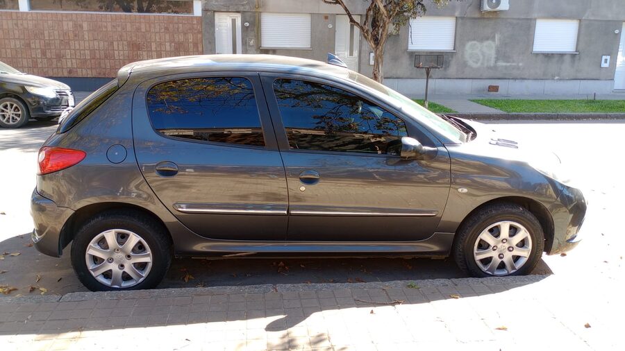 Peugeot 207 compact 2013