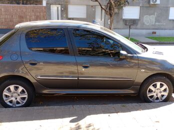 Peugeot 207 compact 2013