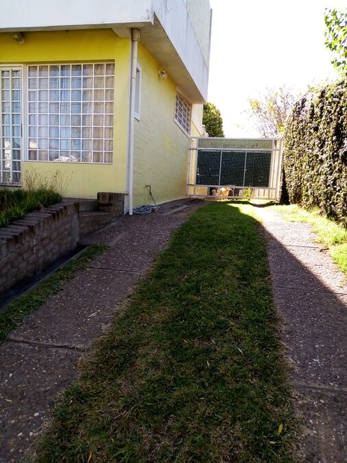 VENDO INPORTANTE PROPIEDAD CASA,CON DEPARTAMENTO,TERRENO GALPON,SALONES