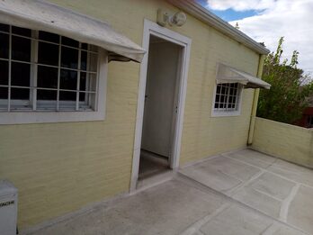 VENDO INPORTANTE PROPIEDAD CASA,CON DEPARTAMENTO,TERRENO GALPON,SALONES