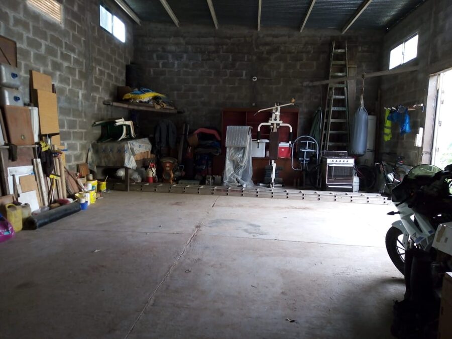 VENDO INPORTANTE PROPIEDAD CASA,CON DEPARTAMENTO,TERRENO GALPON,SALONES
