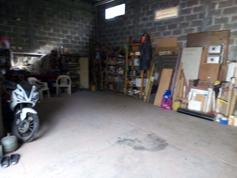 VENDO INPORTANTE PROPIEDAD CASA,CON DEPARTAMENTO,TERRENO GALPON,SALONES