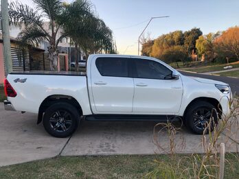 HILUX SRV 4X4 2021 MANUAL