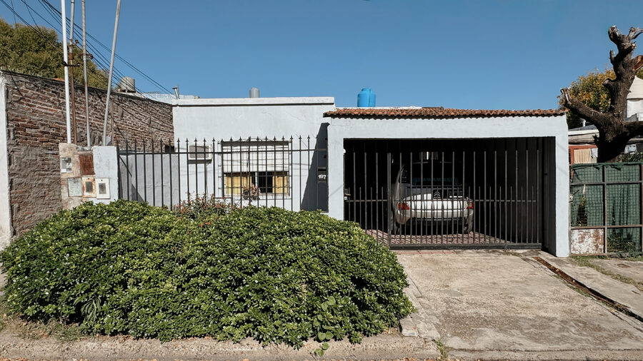 Venta Casa 2 dormitorios con cochera y verde apto credito