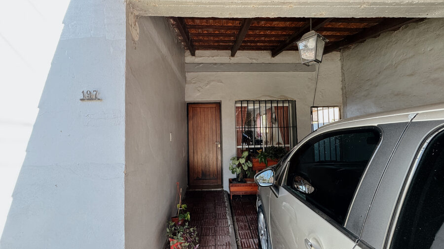 Venta Casa 2 dormitorios con cochera y verde apto credito