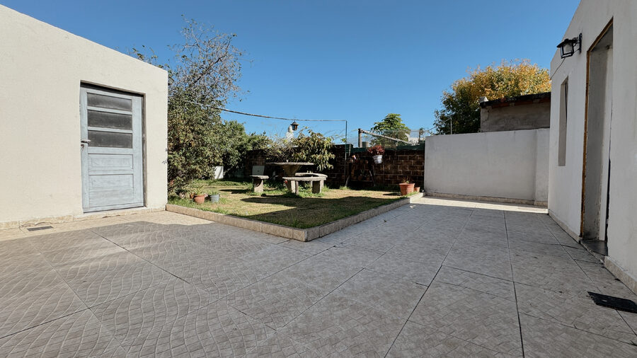 Venta Casa 2 dormitorios con cochera y verde apto credito