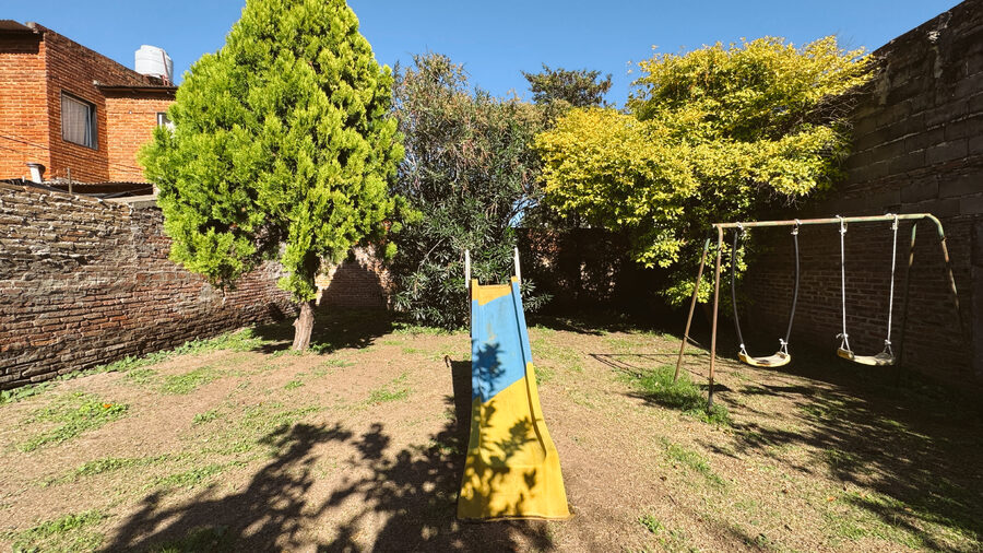 Venta Casa 2 dormitorios con cochera y verde apto credito