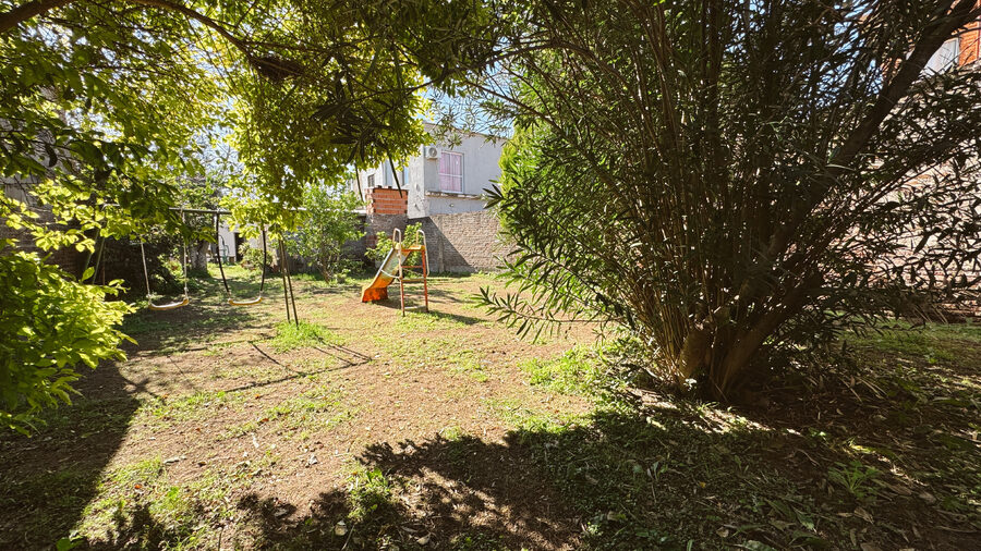 Venta Casa 2 dormitorios con cochera y verde apto credito