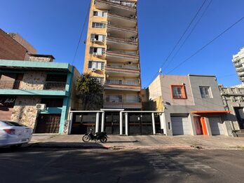 ✅ALQUILO MONOAMBIENTE CON COCHERA $420.000 + EXPENSAS + TASAS. ZONA CENTRO