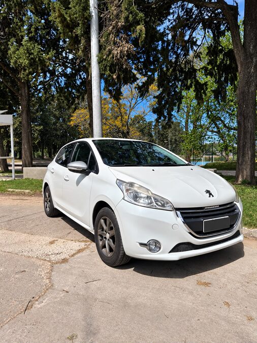 Peugeot 208 Allure 2014