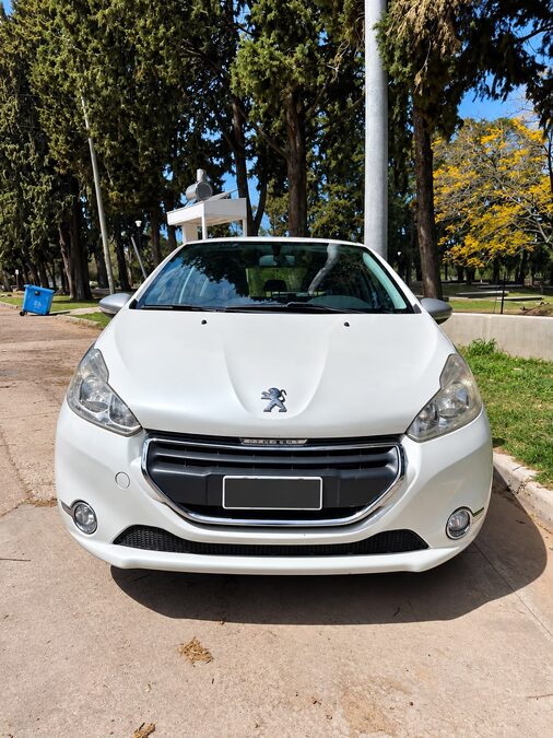 Peugeot 208 Allure 2014