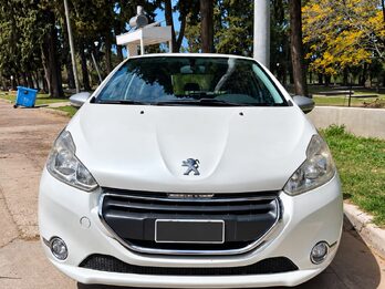 Peugeot 208 Allure 2014