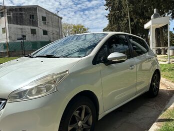 Peugeot 208 Allure 2014