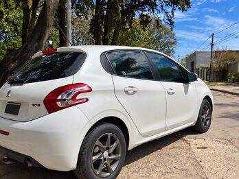Peugeot 208 Allure 2014