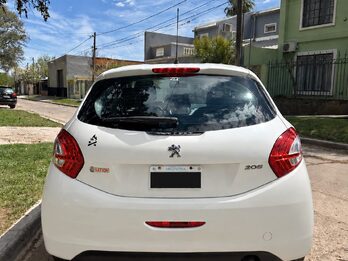 Peugeot 208 Allure 2014