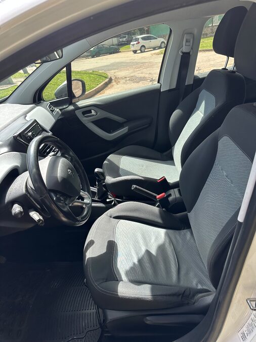 Peugeot 208 Allure 2014