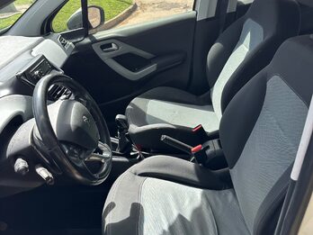 Peugeot 208 Allure 2014