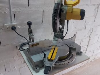 INGLETADORA DEWALT 715 - 305 MM - MAQUINON