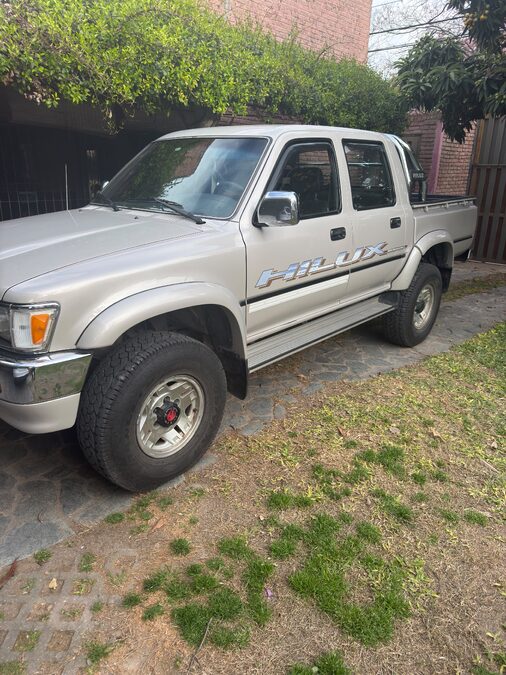 Vendo Toyota Hilux 4x4
