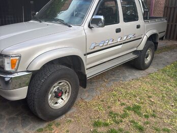 Vendo Toyota Hilux 4x4