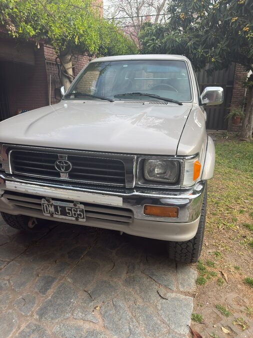 Vendo Toyota Hilux 4x4