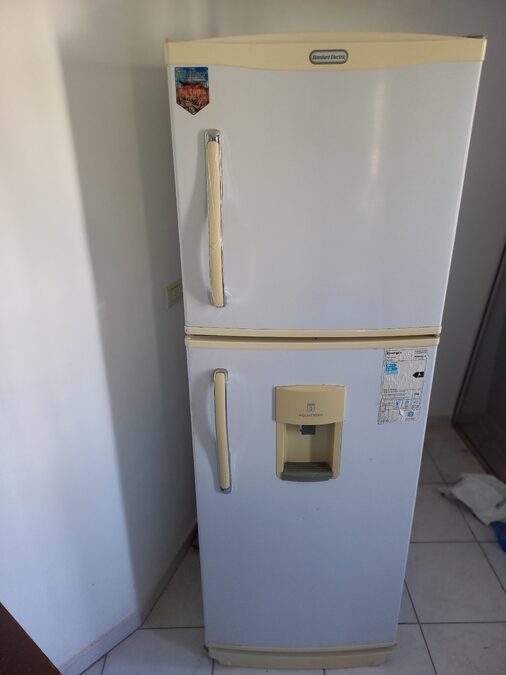 Vendo heladera.