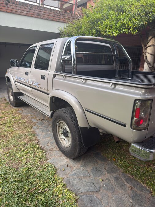 Vendo Toyota Hilux 4x4