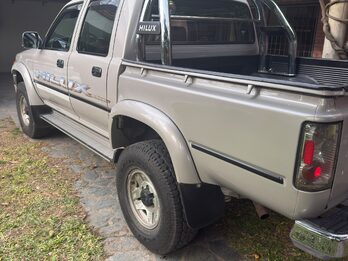 Vendo Toyota Hilux 4x4