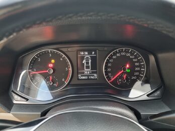 Atto Amarok 2.0 TDi 4x2 Aut Comforline 180cv / 2021 (impecable)