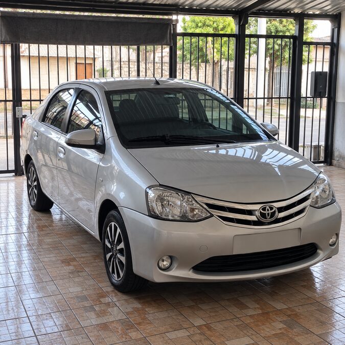 TOYOTA ETIOS 1.5 PLATINUM 4P 6MT - AÑO 2.015
