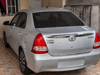 TOYOTA ETIOS 1.5 PLATINUM 4P 6MT - AÑO 2.015
