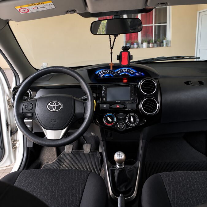 TOYOTA ETIOS 1.5 PLATINUM 4P 6MT - AÑO 2.015