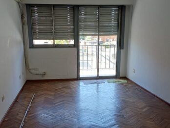 Alquila Amplio Dpto calle Buenos Aires casi Urquiza