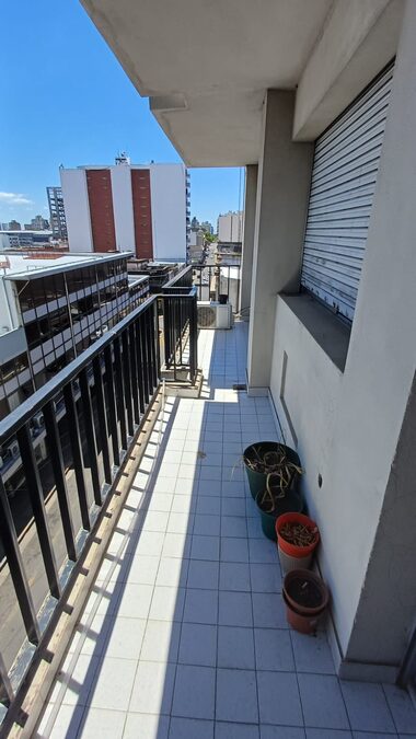 Alquila Amplio Dpto calle Buenos Aires casi Urquiza