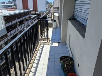 Alquila Amplio Dpto calle Buenos Aires casi Urquiza