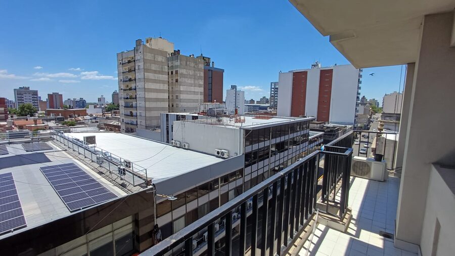 Alquila Amplio Dpto calle Buenos Aires casi Urquiza