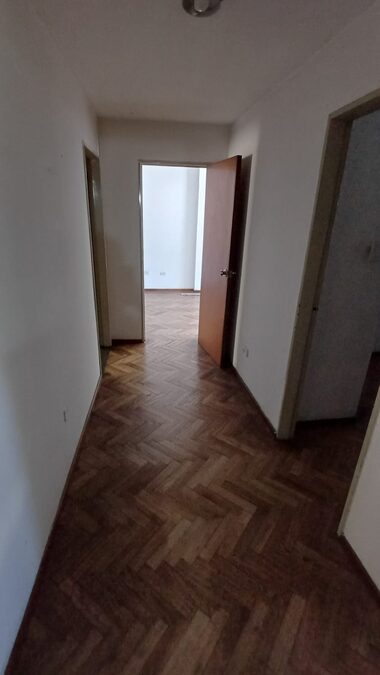 Alquila Amplio Dpto calle Buenos Aires casi Urquiza