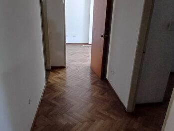 Alquila Amplio Dpto calle Buenos Aires casi Urquiza