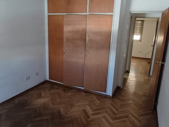 Alquila Amplio Dpto calle Buenos Aires casi Urquiza