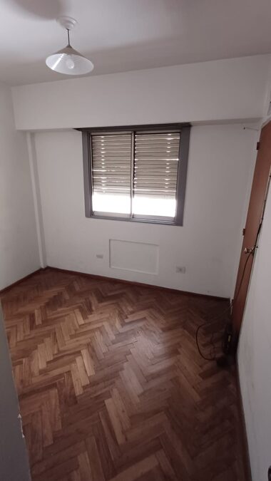 Alquila Amplio Dpto calle Buenos Aires casi Urquiza