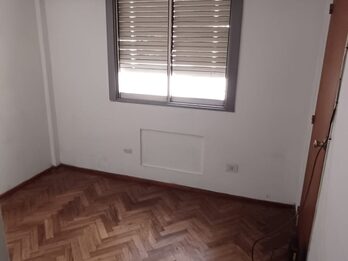 Alquila Amplio Dpto calle Buenos Aires casi Urquiza