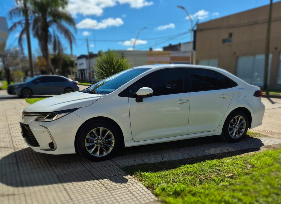 Toyota Corolla Versión XEI  caja automática