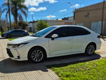 Toyota Corolla Versión XEI  caja automática
