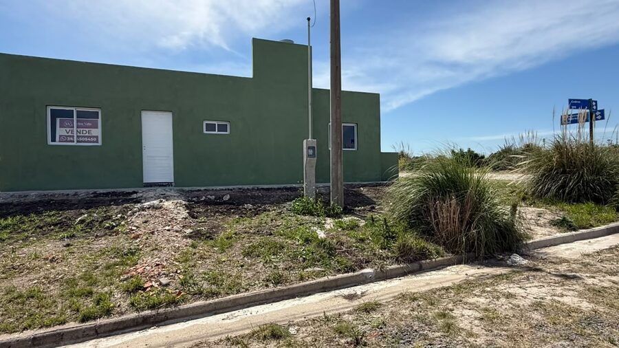 CASA A ESTRENAR EN COLONIA ENSAYO, 2 DORM Y GRAN FONDO VERDE.