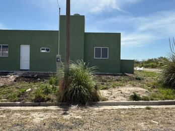 CASA A ESTRENAR EN COLONIA ENSAYO, 2 DORM Y GRAN FONDO VERDE.