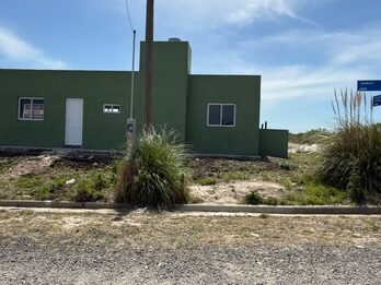 CASA A ESTRENAR EN COLONIA ENSAYO, 2 DORM Y GRAN FONDO VERDE.